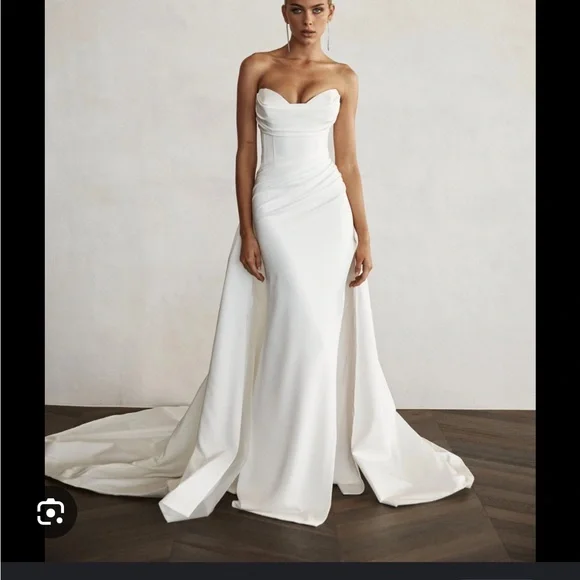 Jane Hill Huntleigh Gown - Picture 2 of 14